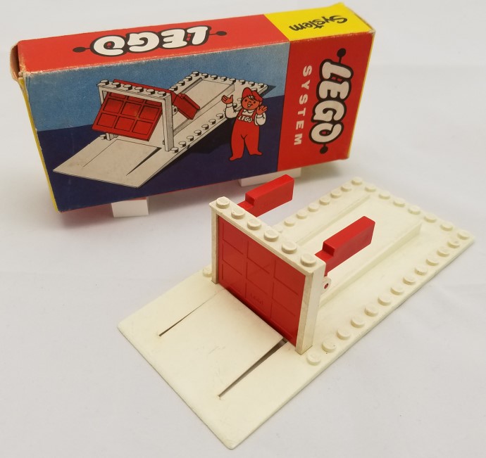Garage Plate and Door White Base and Door Frame 235 System LEGO