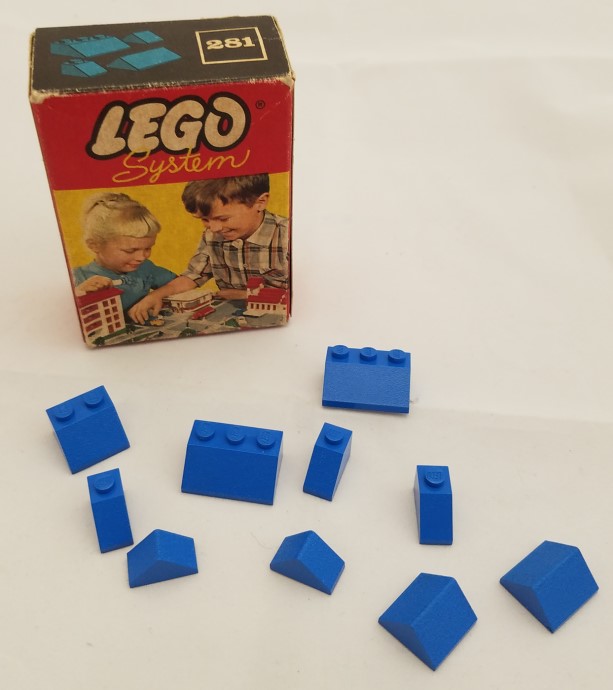 Конструктор LEGO (ЛЕГО) System 281 1 x 2 and 3 x 2 Sloping Bricks, Blue