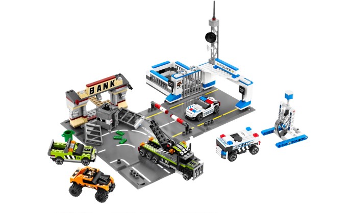 Конструктор LEGO (ЛЕГО) Racers 8211 Brick Street Getaway