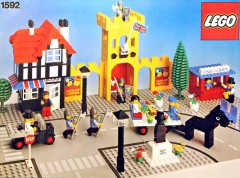 LEGO Town 1592 Town Square - Castle Scene